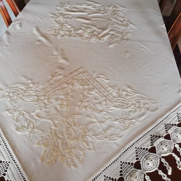 Τραπεζοκαρέ Χειρός Σαντούκ Silk Δαντέλα 02